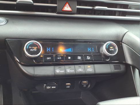 Used 2023 Hyundai Elantra SEL w/ Preferred Accessory Package image 15