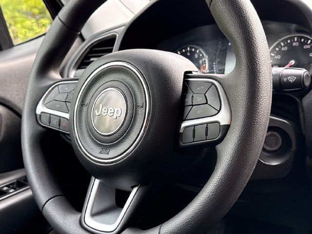 Used 2023 Jeep Renegade Latitude AWD/4WD image 12