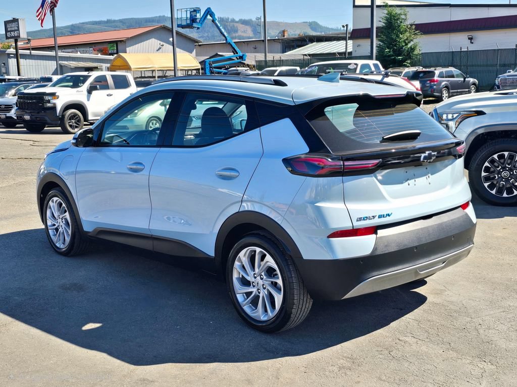 Used 2022 Chevrolet Bolt EUV LT w/ Driver Confidence Package FWD image 5
