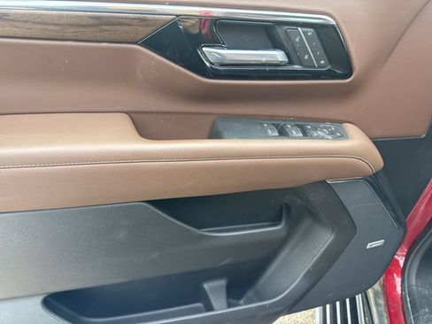 Used 2025 Chevrolet Suburban High Country AWD/4WD image 19