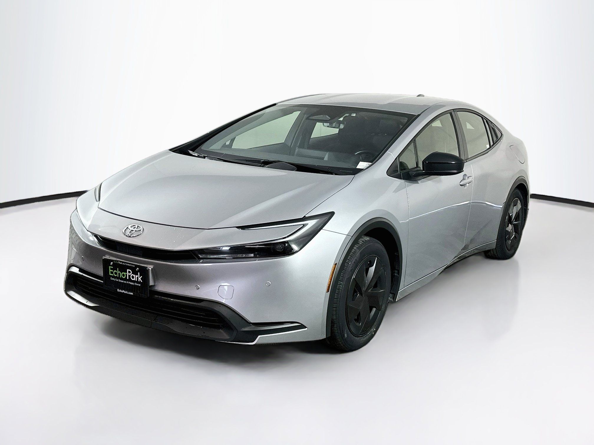 Used 2025 Toyota Prius LE FWD image 3