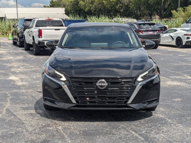 Used 2024 Nissan Altima 2.5 SV w/ SV Premium Package AWD/4WD image 2