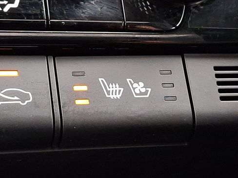 Used 2023 Hyundai Elantra Limited image 25