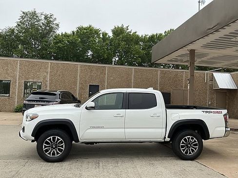 Used 2022 Toyota Tacoma TRD Off-Road AWD/4WD image 8