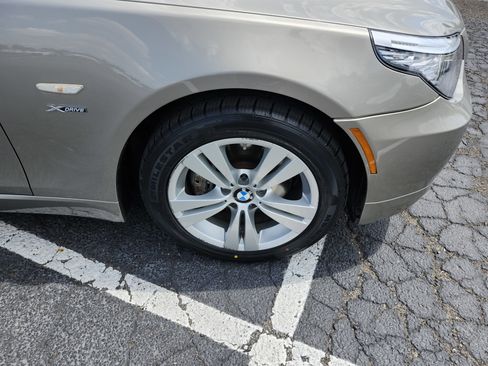 Used 2010 BMW 528i xDrive Sedan AWD/4WD image 9