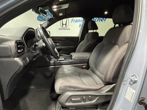 Certified 2025 Honda Pilot Sport image 11