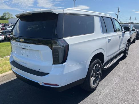 New 2026 Chevrolet Suburban LT AWD/4WD image 3