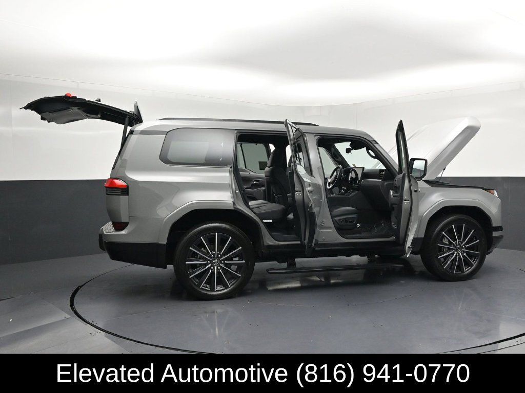 Used 2025 Lexus GX 550 w/ Accessory Package (2T) AWD/4WD image 41