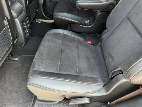 Used 2023 Dodge Durango R/T w/ Hemi Orange Plus Package AWD/4WD image 10