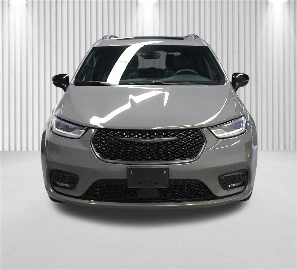 Certified 2025 Chrysler Pacifica Limited FWD image 47
