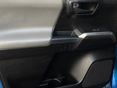 Used 2018 Toyota Tacoma SR5 image 10