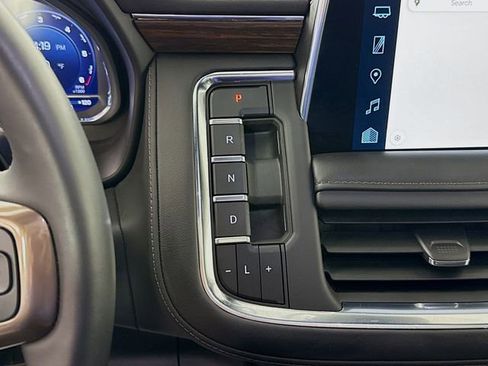 Used 2024 Chevrolet Suburban High Country image 18