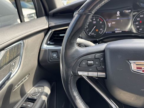 Used 2020 Cadillac XT6 Premium Luxury image 11