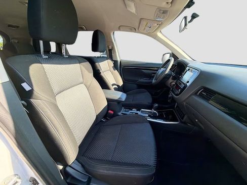 Used 2019 Mitsubishi Outlander SE AWD/4WD image 26
