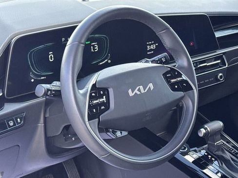 Used 2023 Kia Niro EX FWD image 16