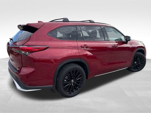 Used 2023 Toyota Highlander XSE FWD image 9