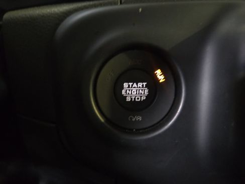 Used 2023 Jeep Wrangler Unlimited Sahara w/ Cold Weather Group AWD/4WD image 21