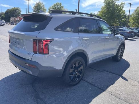 Used 2023 Kia Sorento S w/ Panoramic Sunroof Package AWD/4WD image 8