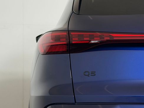 Used 2025 Audi Q5 Premium w/ Convenience Package AWD/4WD image 29