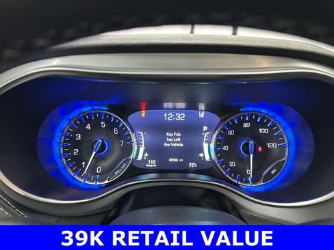 Used 2025 Chrysler Pacifica Limited image 31