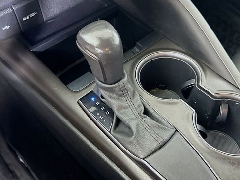 Used 2021 Toyota Camry SE image 32