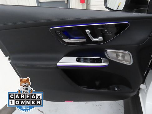 Used 2025 Mercedes-Benz GLC 300 4MATIC image 9