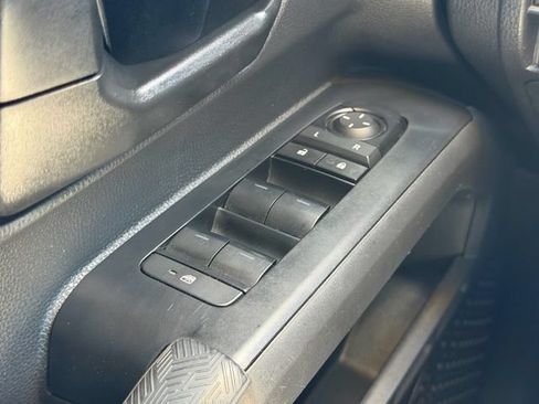 Used 2025 Toyota Tacoma SR5 AWD/4WD image 23
