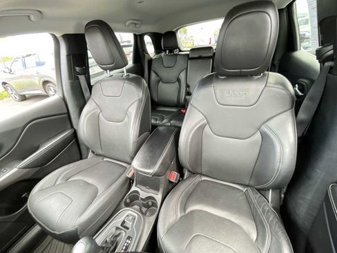 Used 2021 Jeep Cherokee Latitude Lux w/ Comfort/Convenience Group AWD/4WD image 13