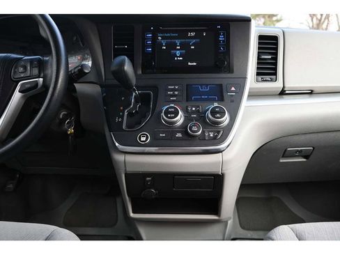 Used 2016 Toyota Sienna LE image 23