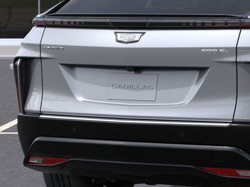 New 2025 Cadillac Lyriq Luxury AWD/4WD image 14