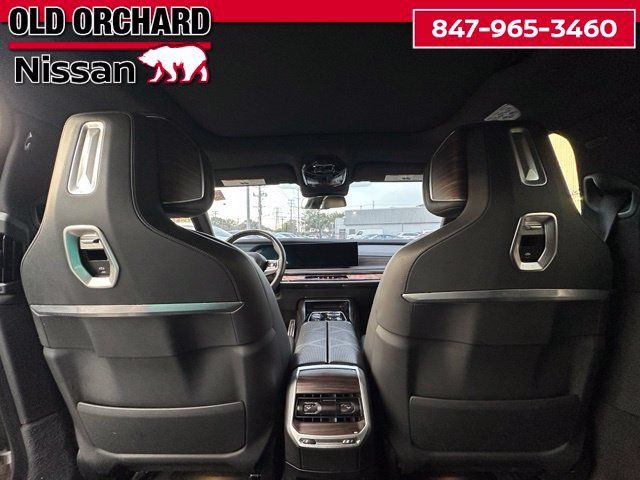 Used 2023 BMW i7 xDrive60 AWD/4WD image 16
