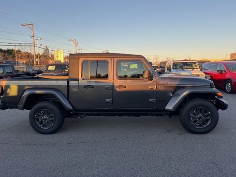 New 2026 Jeep Gladiator Sport image 8