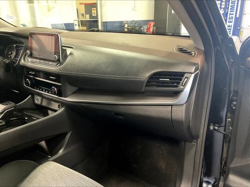 Used 2023 Nissan Rogue SV image 13