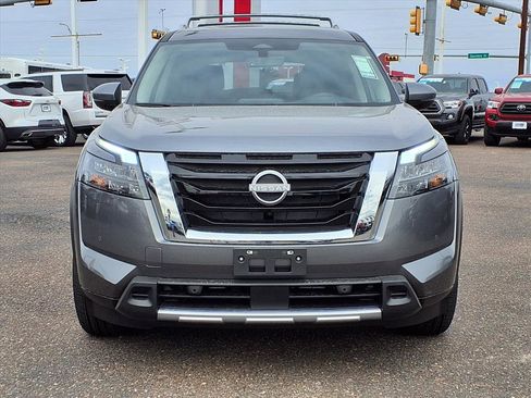 New 2025 Nissan Pathfinder SL image 2