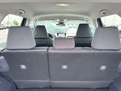 Used 2025 Toyota RAV4 XLE AWD/4WD image 10