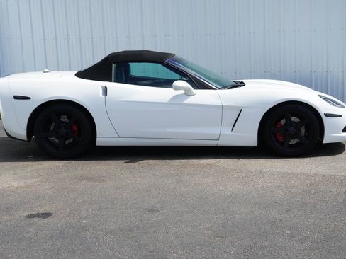 Used 2005 Chevrolet Corvette Convertible w/ Preferred Equipment Group RWD image 2
