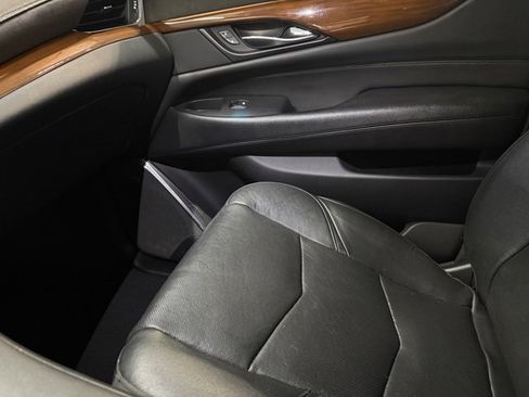 Used 2019 Cadillac Escalade Luxury image 24