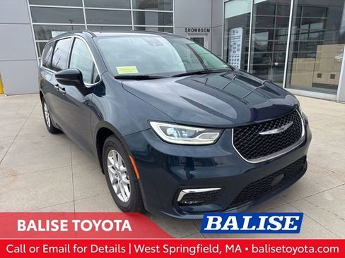 Used 2023 Chrysler Pacifica Touring-L image 1