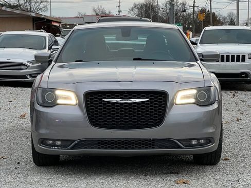 Used 2018 Chrysler 300 S image 2