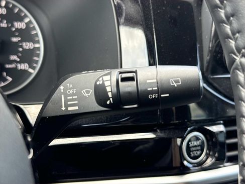 Used 2023 Nissan Pathfinder SL w/ Black Appearance Package AWD/4WD image 17