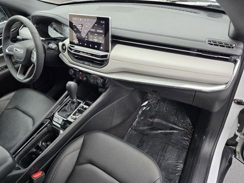 Used 2024 Jeep Compass Limited image 31