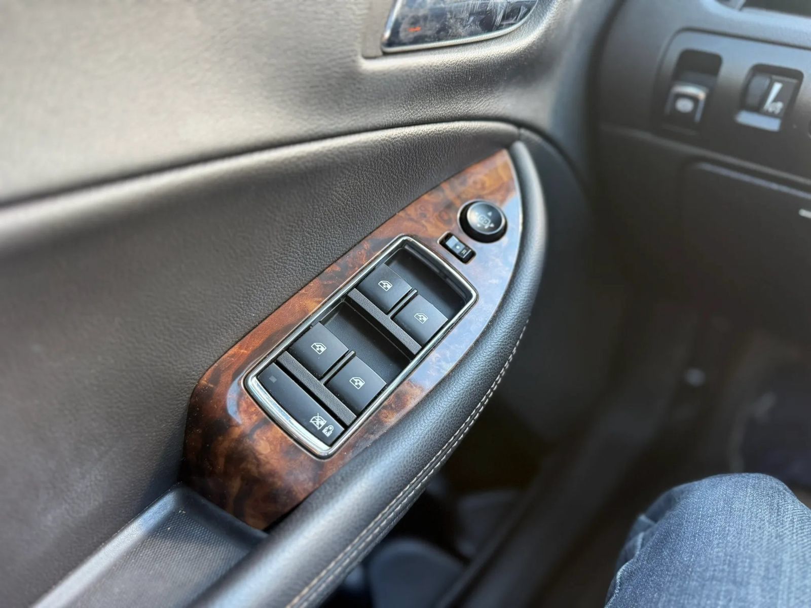 Used 2014 Chevrolet Impala LTZ FWD image 28