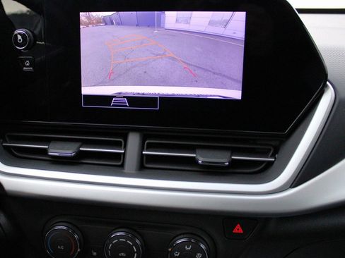 Used 2024 Chevrolet Trax RS w/ Driver Confidence Package image 36