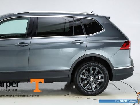 Used 2024 Volkswagen Tiguan SE w/ Panoramic Sunroof Package FWD image 4