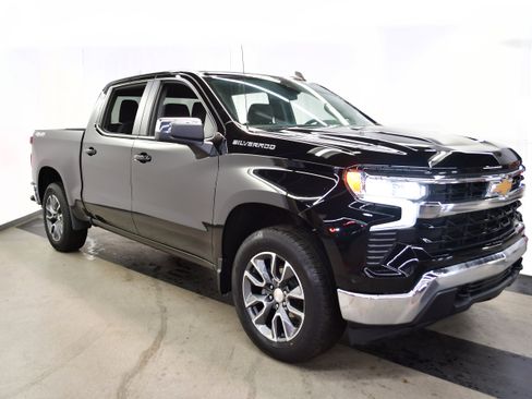 Used 2023 RAM 1500 Classic SLT w/ Trailer & Traction Group image 2