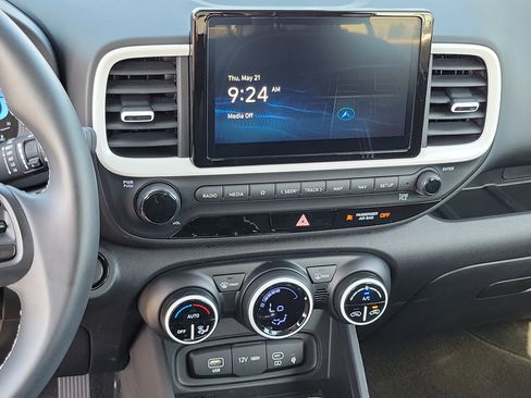 Certified 2025 Hyundai Venue Limited FWD image 15