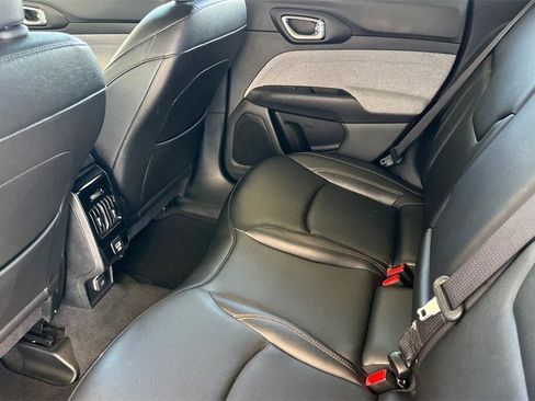 Used 2024 Jeep Compass Latitude image 12