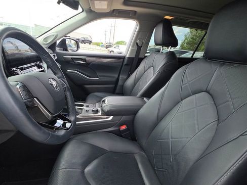 Used 2020 Toyota Highlander Platinum image 11