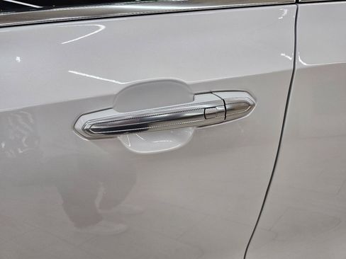 Used 2020 Cadillac XT4 Luxury w/ Cold Weather Package FWD image 11