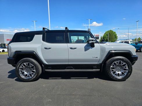 Used 2024 GMC Hummer EV 3X AWD/4WD image 9